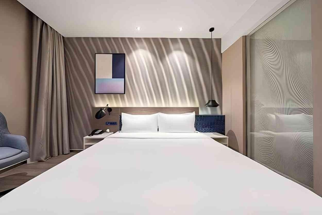 Jinglai Changshou Road Subway Station Branch Hotel 3*