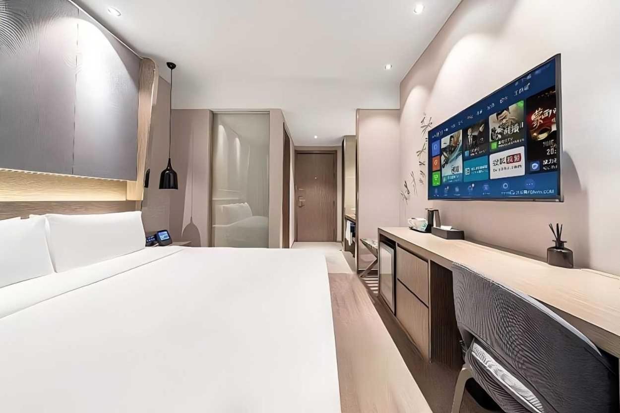 Jinglai Changshou Road Subway Station Branch 3*