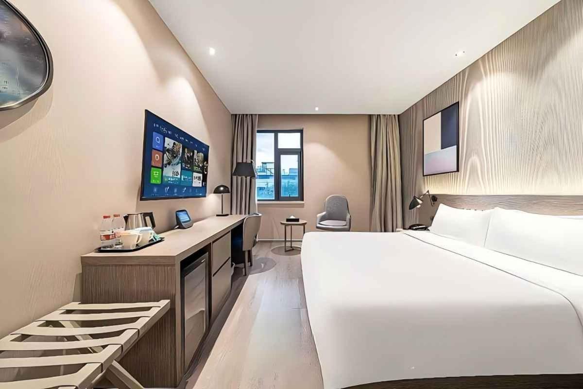 Jinglai Changshou Road Subway Station Branch Hotel 3*