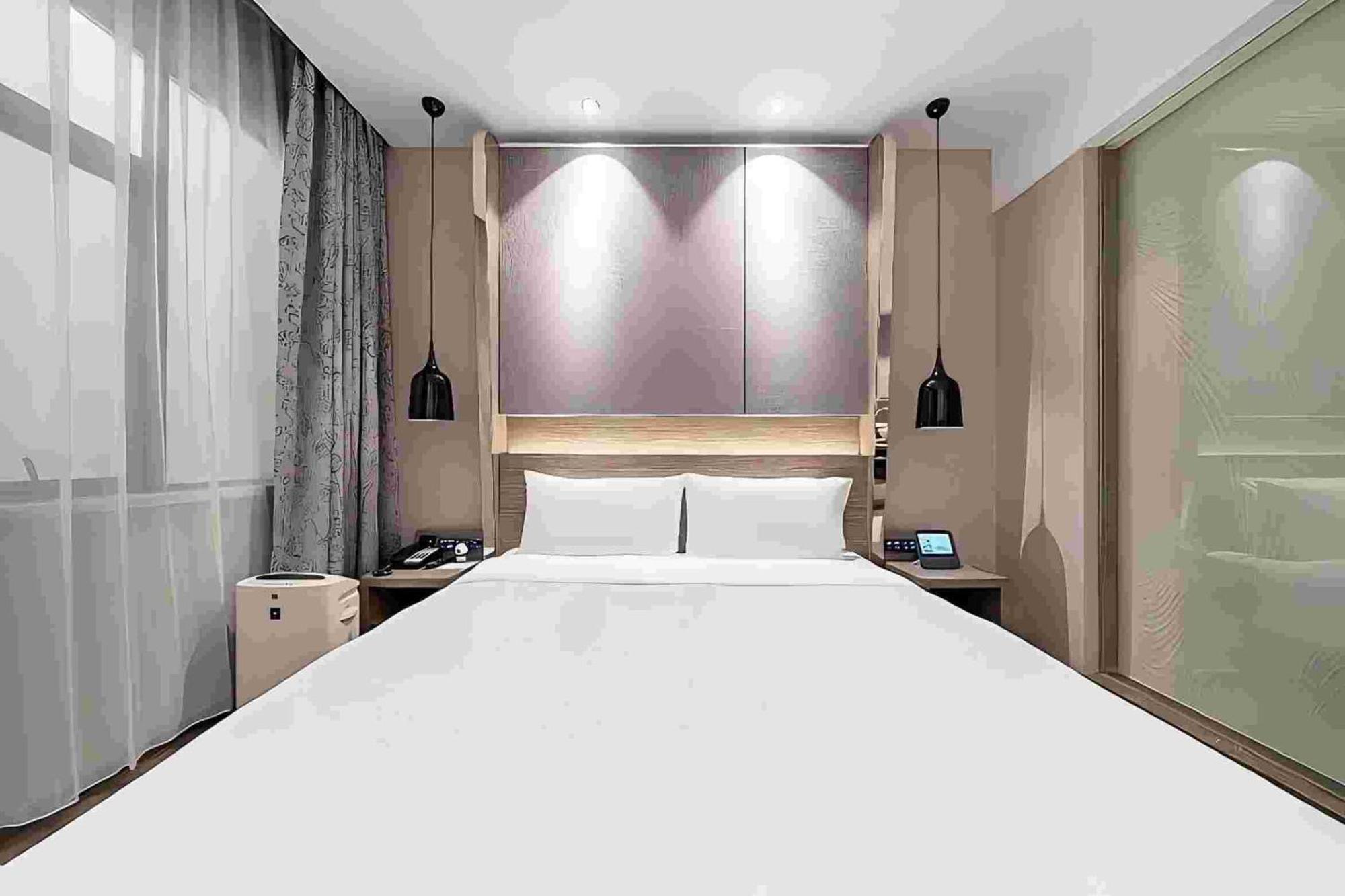 Jinglai Changshou Road Subway Station Branch 3*