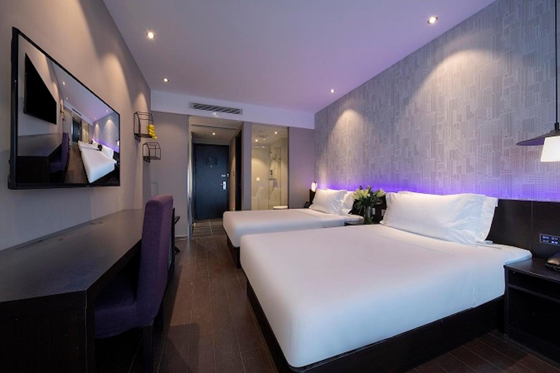 Jinglai Changshou Road Subway Station Branch Hotel
